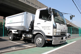 4トン脱着式コンテナ車両 [1台]